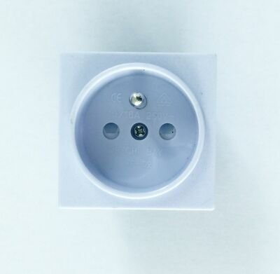 Type E electrical plug