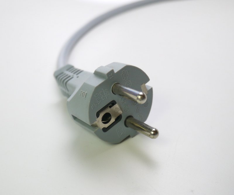 Type E electrical plug